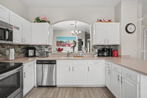 Villa ou maison à vendre à Kissimmee, Floride: 6 chambres, 261.24 m2 № 2351617 - photo 8
