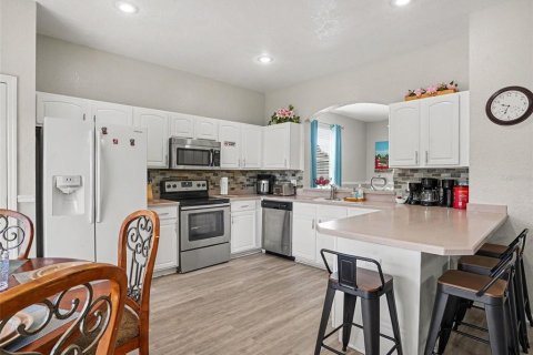 Villa ou maison à vendre à Kissimmee, Floride: 6 chambres, 261.24 m2 № 2351617 - photo 6