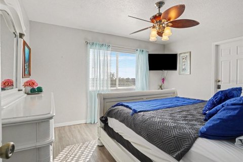 Villa ou maison à vendre à Kissimmee, Floride: 6 chambres, 261.24 m2 № 2351617 - photo 12