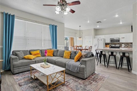 Villa ou maison à vendre à Kissimmee, Floride: 6 chambres, 261.24 m2 № 2351617 - photo 4