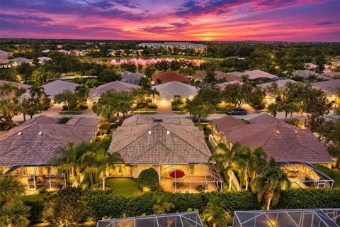 Villa ou maison à vendre à Sarasota, Floride: 2 chambres, 157.28 m2 № 2389370 - photo 2