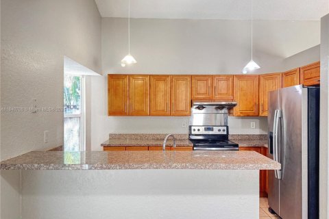 House in Coconut Creek, Florida 3 bedrooms, 130.43 sq.m. № 1845619 - photo 6