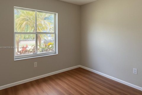 House in Coconut Creek, Florida 3 bedrooms, 130.43 sq.m. № 1845619 - photo 3