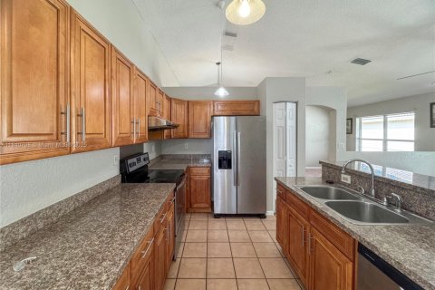 House in Coconut Creek, Florida 3 bedrooms, 130.43 sq.m. № 1845619 - photo 5
