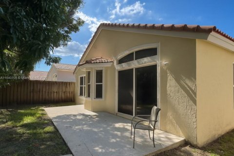 House in Coconut Creek, Florida 3 bedrooms, 130.43 sq.m. № 1845619 - photo 2