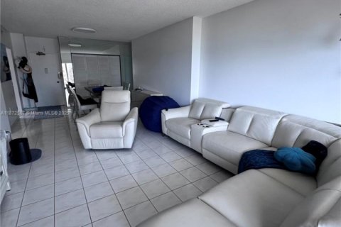 Copropriété à vendre à Hallandale Beach, Floride: 1 chambre, 80.82 m2 № 1979781 - photo 3
