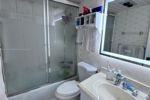 Copropriété à vendre à Hallandale Beach, Floride: 1 chambre, 80.82 m2 № 1979781 - photo 7