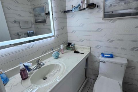 Copropriété à vendre à Hallandale Beach, Floride: 1 chambre, 80.82 m2 № 1979781 - photo 12