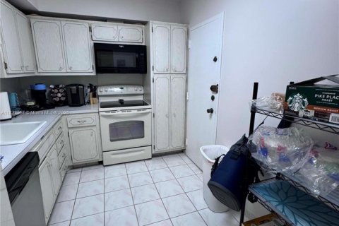 Copropriété à vendre à Hallandale Beach, Floride: 1 chambre, 80.82 m2 № 1979781 - photo 9