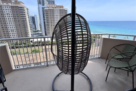 Copropriété à vendre à Hallandale Beach, Floride: 1 chambre, 80.82 m2 № 1979781 - photo 14
