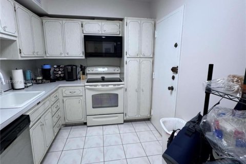 Copropriété à vendre à Hallandale Beach, Floride: 1 chambre, 80.82 m2 № 1979781 - photo 10