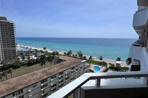 Copropriété à vendre à Hallandale Beach, Floride: 1 chambre, 80.82 m2 № 1979781 - photo 16