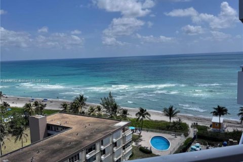 Copropriété à vendre à Hallandale Beach, Floride: 1 chambre, 80.82 m2 № 1979781 - photo 15