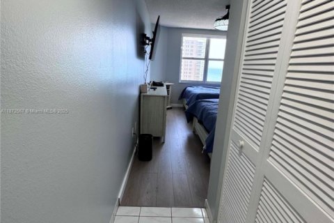 Copropriété à vendre à Hallandale Beach, Floride: 1 chambre, 80.82 m2 № 1979781 - photo 8