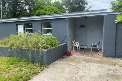 House in Fort Lauderdale, Florida 2 bedrooms, 102.01 sq.m. № 2013566 - photo 2