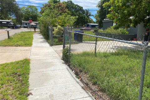 House in Fort Lauderdale, Florida 2 bedrooms, 102.01 sq.m. № 2013566 - photo 5