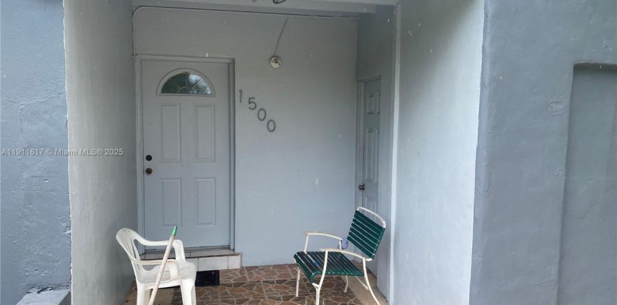 House in Fort Lauderdale, Florida 2 bedrooms, 102.01 sq.m. № 2013566