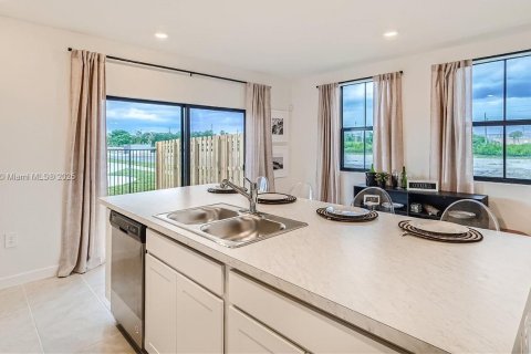 Adosado en venta en Florida City, Florida, 3 dormitorios, 135.27 m2 № 1925127 - foto 9