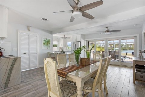 House in Englewood, Florida 3 bedrooms, 142.51 sq.m. № 1743681 - photo 10
