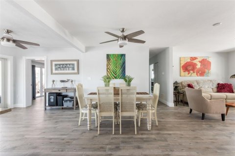 House in Englewood, Florida 3 bedrooms, 142.51 sq.m. № 1743681 - photo 14