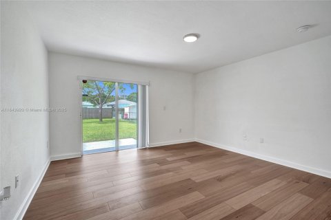 Casa en alquiler en Miami, Florida, 4 dormitorios, 145.39 m2 № 1839284 - foto 18