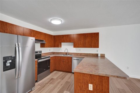 Casa en alquiler en Miami, Florida, 4 dormitorios, 145.39 m2 № 1839284 - foto 7