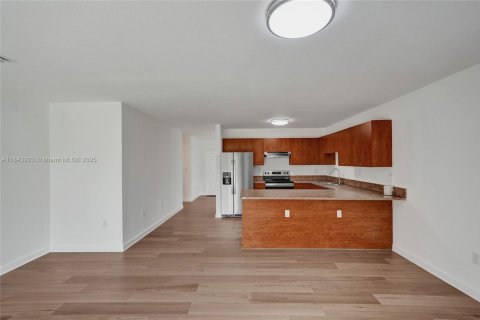 Casa en alquiler en Miami, Florida, 4 dormitorios, 145.39 m2 № 1839284 - foto 11