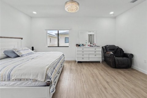 House in Florida City, Florida 5 bedrooms, 168.15 sq.m. № 2087234 - photo 19