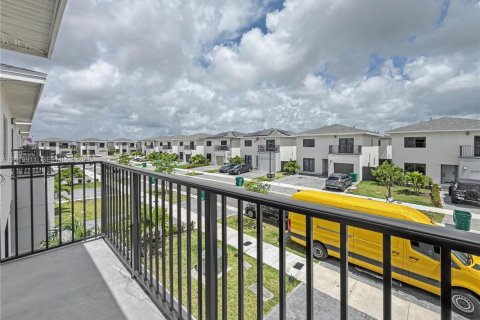 House in Florida City, Florida 5 bedrooms, 168.15 sq.m. № 2087234 - photo 29