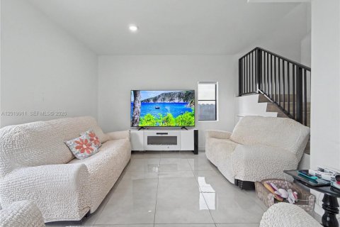 House in Florida City, Florida 5 bedrooms, 168.15 sq.m. № 2087234 - photo 6