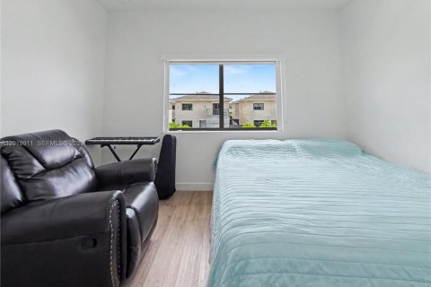 House in Florida City, Florida 5 bedrooms, 168.15 sq.m. № 2087234 - photo 16