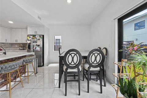 House in Florida City, Florida 5 bedrooms, 168.15 sq.m. № 2087234 - photo 27