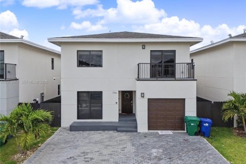 House in Florida City, Florida 5 bedrooms, 168.15 sq.m. № 2087234