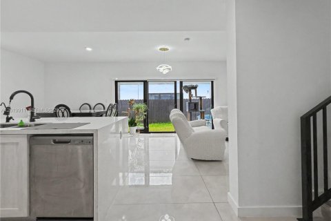House in Florida City, Florida 5 bedrooms, 168.15 sq.m. № 2087234 - photo 28