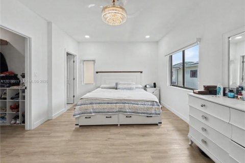 House in Florida City, Florida 5 bedrooms, 168.15 sq.m. № 2087234 - photo 20