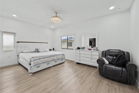 House in Florida City, Florida 5 bedrooms, 168.15 sq.m. № 2087234 - photo 21
