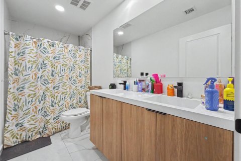 House in Florida City, Florida 5 bedrooms, 168.15 sq.m. № 2087234 - photo 23