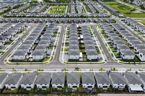House in Florida City, Florida 5 bedrooms, 168.15 sq.m. № 2087234 - photo 4
