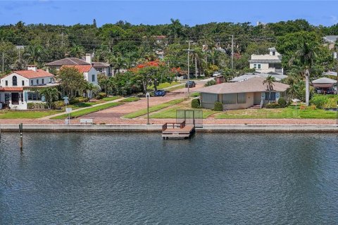 Villa ou maison à vendre à Saint Petersburg, Floride: 2 chambres, 176.89 m2 № 1797462 - photo 13