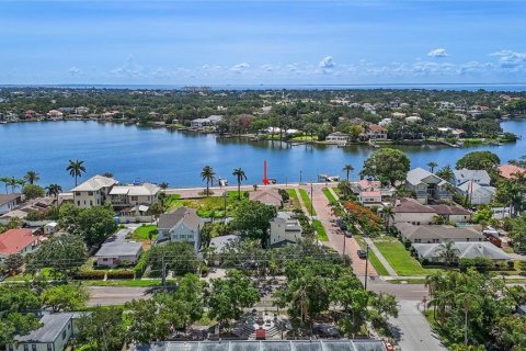 Villa ou maison à vendre à Saint Petersburg, Floride: 2 chambres, 176.89 m2 № 1797462 - photo 2