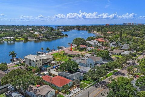 Villa ou maison à vendre à Saint Petersburg, Floride: 2 chambres, 176.89 m2 № 1797462 - photo 21