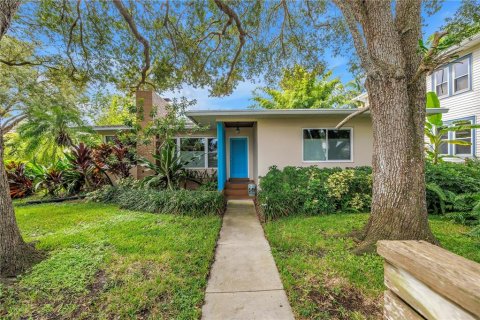 Casa en venta en Saint Petersburg, Florida, 3 dormitorios, 141.12 m2 № 1907467 - foto 1