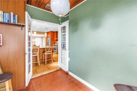 House in Saint Petersburg, Florida 3 bedrooms, 141.12 sq.m. № 1907467 - photo 27