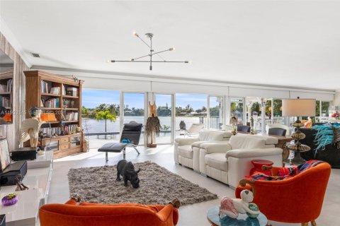 Villa ou maison à vendre à Hialeah, Floride: 3 chambres, 239.59 m2 № 2010852 - photo 19