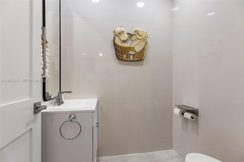 Villa ou maison à vendre à Hialeah, Floride: 3 chambres, 239.59 m2 № 2010852 - photo 17