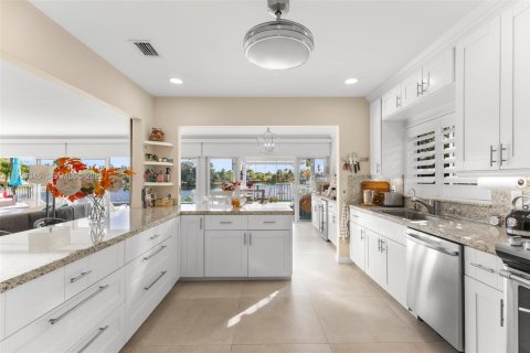 Villa ou maison à vendre à Hialeah, Floride: 3 chambres, 239.59 m2 № 2010852 - photo 10