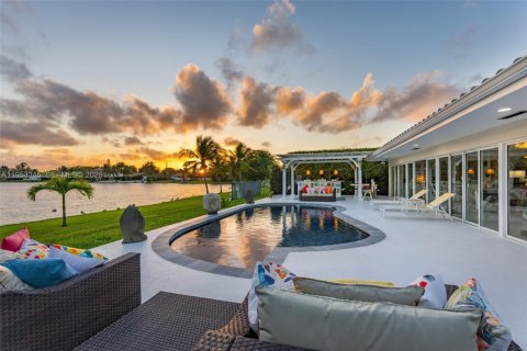 Villa ou maison à vendre à Hialeah, Floride: 3 chambres, 239.59 m2 № 2010852 - photo 23