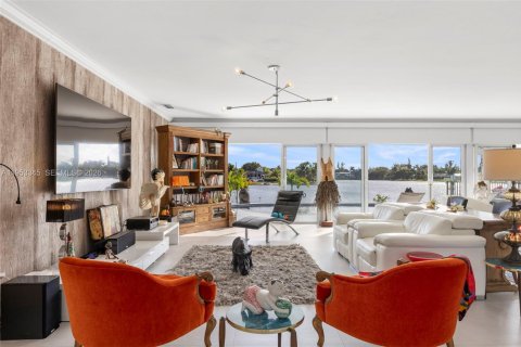 Villa ou maison à vendre à Hialeah, Floride: 3 chambres, 239.59 m2 № 2010852 - photo 27