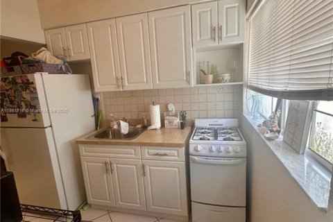 Condominio en alquiler en Miami Beach, Florida, 35.58 m2 № 1961191 - foto 1