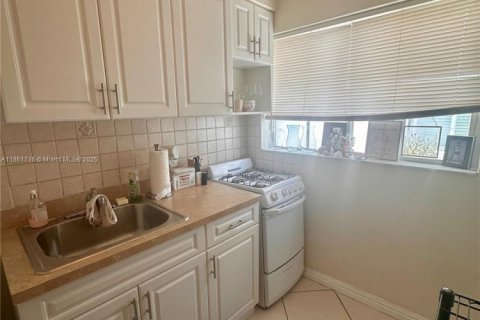 Condominio en alquiler en Miami Beach, Florida, 35.58 m2 № 1961191 - foto 4